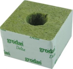 Steinwollblock mit Loch 10cm - 4cm - optimales Verhältnis von Luft und Wasser